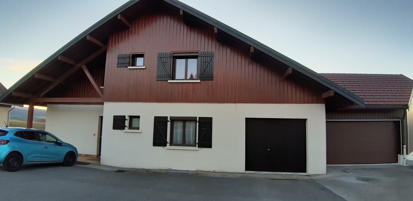 Extérieur et parking Le Fuverat